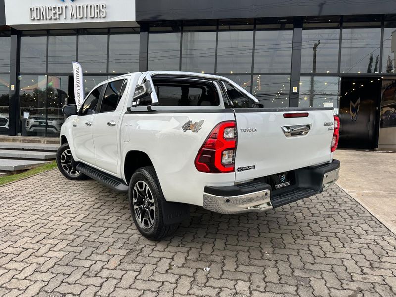 Toyota Hilux CD SRX 4×4 2.8 TDI 16V Diesel Aut. 2023/2023 CONCEPT MOTORS PASSO FUNDO / Carros no Vale Toyota Hilux CD SRX 4×4 2.8 TDI 16V Diesel Aut. 2023/2023 CONCEPT MOTORS PASSO FUNDO / Carros no Vale