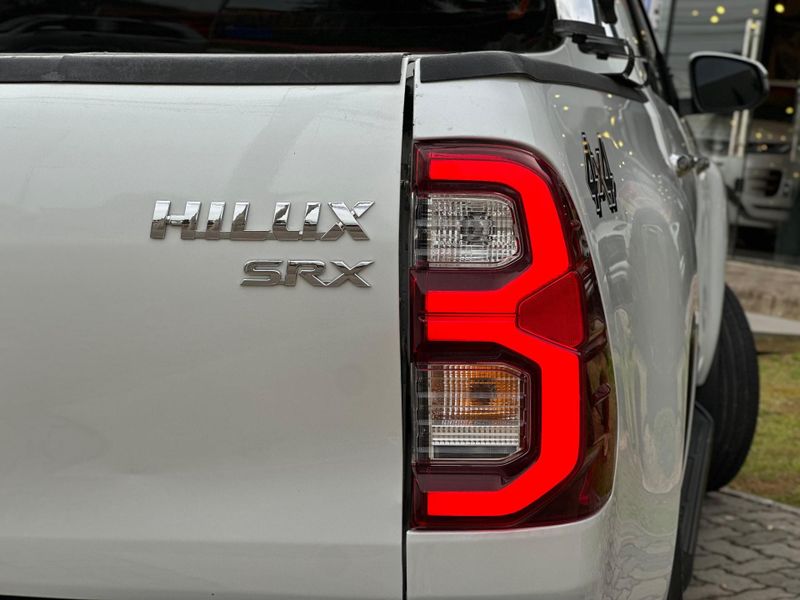 Toyota Hilux CD SRX 4×4 2.8 TDI 16V Diesel Aut. 2023/2023 CONCEPT MOTORS PASSO FUNDO / Carros no Vale Toyota Hilux CD SRX 4×4 2.8 TDI 16V Diesel Aut. 2023/2023 CONCEPT MOTORS PASSO FUNDO / Carros no Vale
