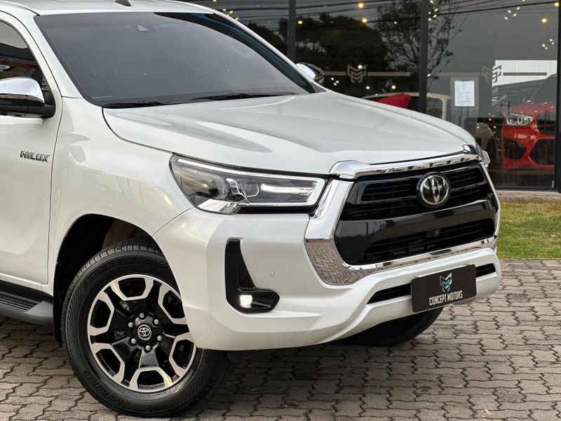 Toyota Hilux CD SRX 4×4 2.8 TDI 16V Diesel Aut. 2023/2023 CONCEPT MOTORS PASSO FUNDO / Carros no Vale Toyota Hilux CD SRX 4×4 2.8 TDI 16V Diesel Aut. 2023/2023 CONCEPT MOTORS PASSO FUNDO / Carros no Vale