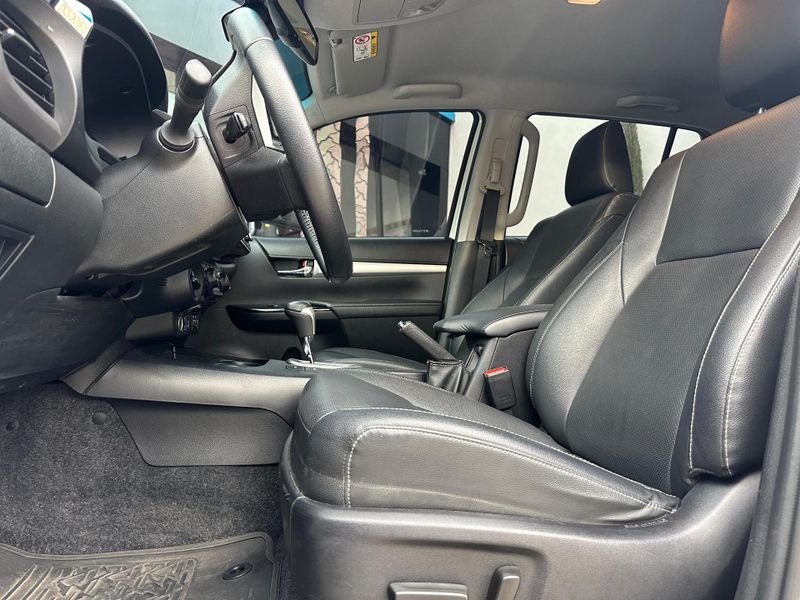 Toyota Hilux CD SRX 4×4 2.8 TDI 16V Diesel Aut. 2023/2023 CONCEPT MOTORS PASSO FUNDO / Carros no Vale Toyota Hilux CD SRX 4×4 2.8 TDI 16V Diesel Aut. 2023/2023 CONCEPT MOTORS PASSO FUNDO / Carros no Vale