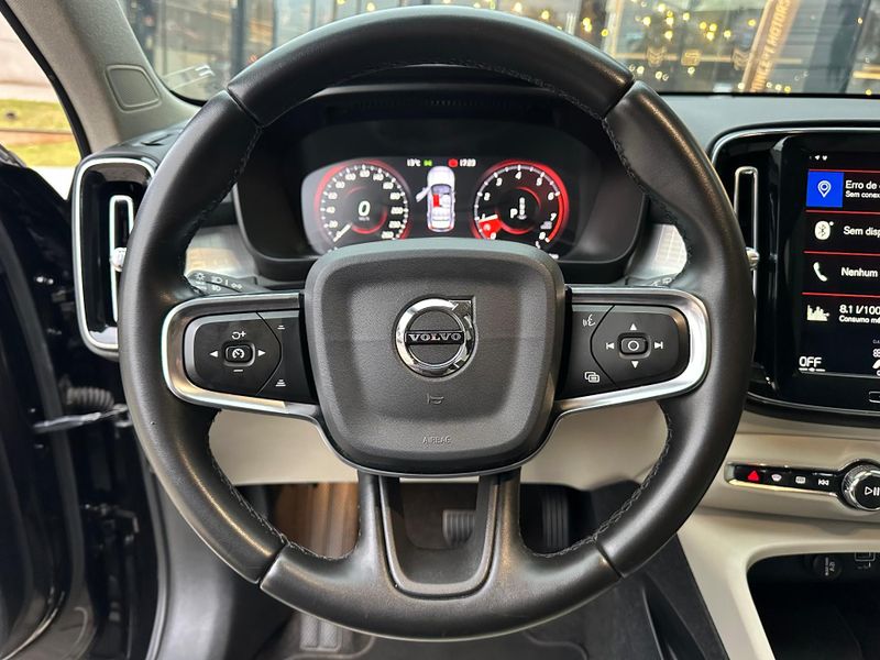 Volvo XC40 T-4 MOMENTUM 2.0 190cv FWD 2020/2020 CONCEPT MOTORS PASSO FUNDO / Carros no Vale