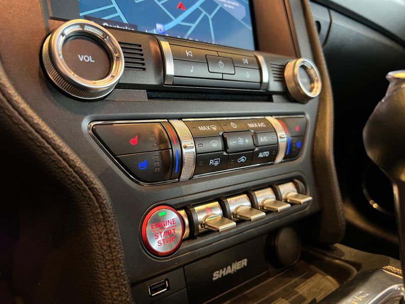 Ford Mustang GT Premium 5.0 V8 2018/2018 CONCEPT MOTORS PASSO FUNDO / Carros no Vale