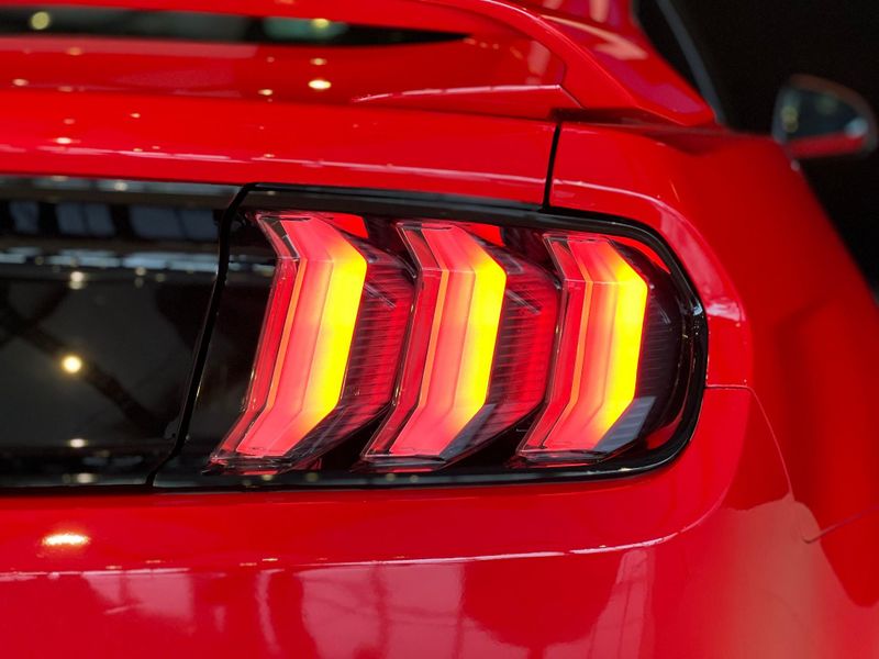 Ford Mustang GT Premium 5.0 V8 2018/2018 CONCEPT MOTORS PASSO FUNDO / Carros no Vale