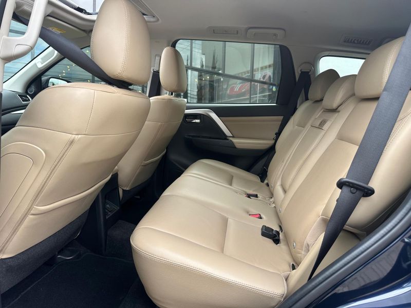 Mitsubishi Pajero Sport HPE-S 2.4 4×4 Diesel Aut. 2021/2022 CONCEPT MOTORS PASSO FUNDO / Carros no Vale