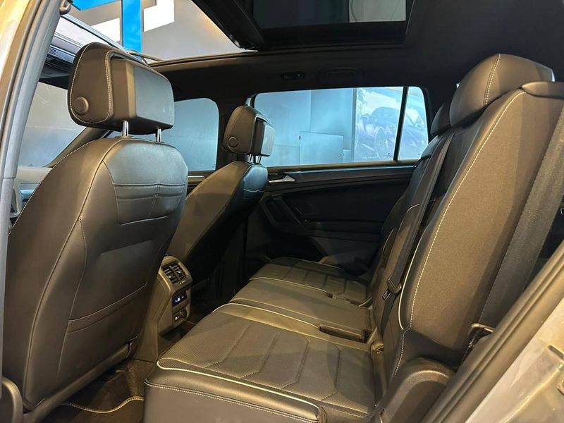 Volkswagen Tiguan Allspac R-Line 300 TSI 2.0 2023/2024 CONCEPT MOTORS PASSO FUNDO / Carros no Vale