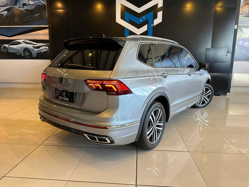 Volkswagen Tiguan Allspac R-Line 300 TSI 2.0 2023/2024 CONCEPT MOTORS PASSO FUNDO / Carros no Vale