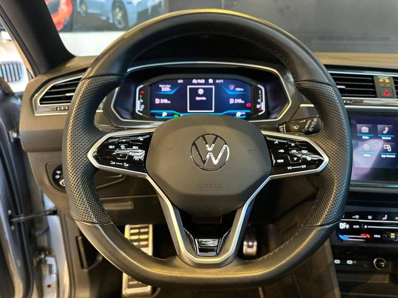 Volkswagen Tiguan Allspac R-Line 300 TSI 2.0 2023/2024 CONCEPT MOTORS PASSO FUNDO / Carros no Vale