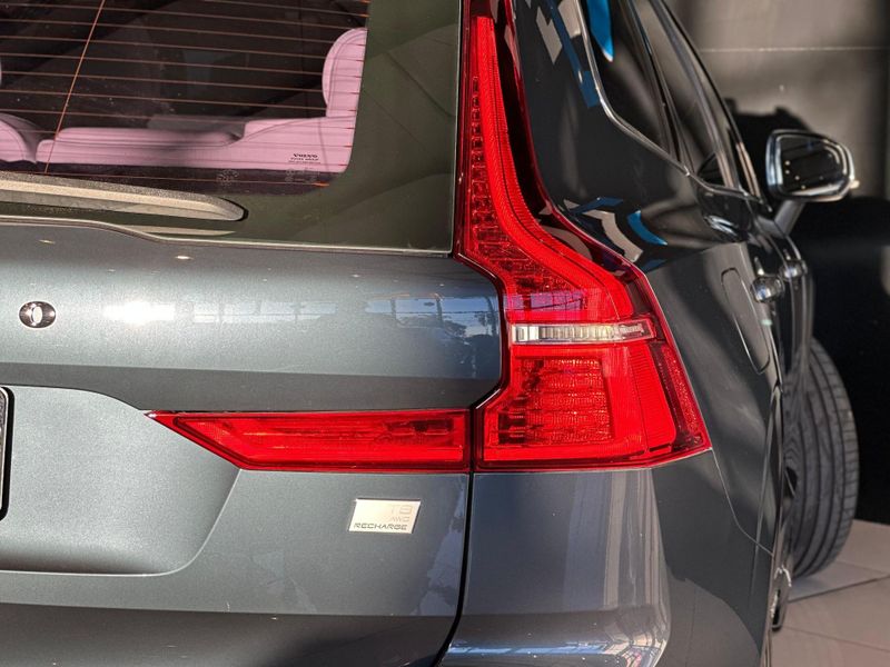 Volvo XC60 T-8 INSCRIPTION 2.0 (HÃ­brido) 2021/2022 CONCEPT MOTORS PASSO FUNDO / Carros no Vale