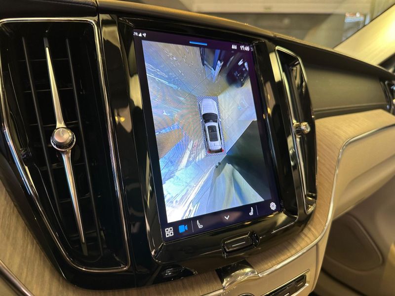 Volvo XC60 T-8 INSCRIPTION 2.0 (HÃ­brido) 2021/2022 CONCEPT MOTORS PASSO FUNDO / Carros no Vale
