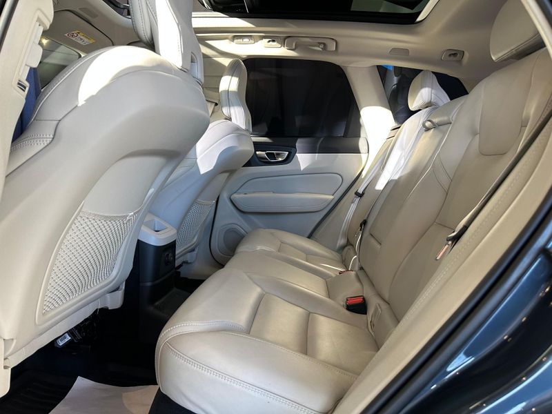 Volvo XC60 T-8 INSCRIPTION 2.0 (HÃ­brido) 2021/2022 CONCEPT MOTORS PASSO FUNDO / Carros no Vale
