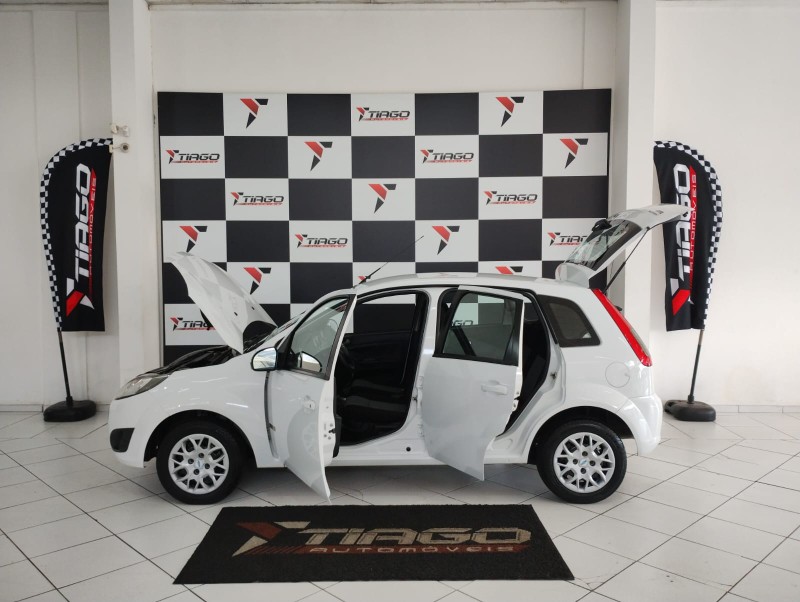 FORD FIESTA 1.6 FLEX 2012/2012 TIAGO AUTOMÓVEIS VENÂNCIO AIRES / Carros no Vale