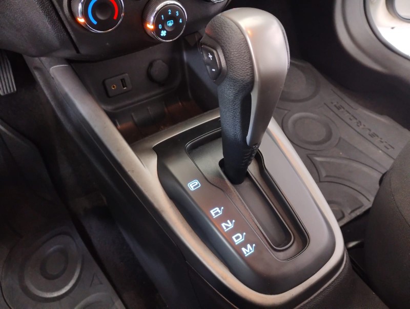 CHEVROLET ONIX 1.4 LTZ AT 2016/2016 TIAGO AUTOMÓVEIS VENÂNCIO AIRES / Carros no Vale