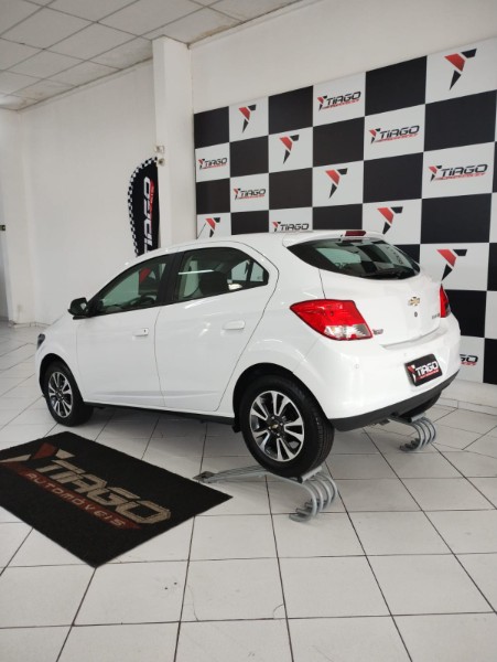 CHEVROLET ONIX 1.4 LTZ AT 2016/2016 TIAGO AUTOMÓVEIS VENÂNCIO AIRES / Carros no Vale