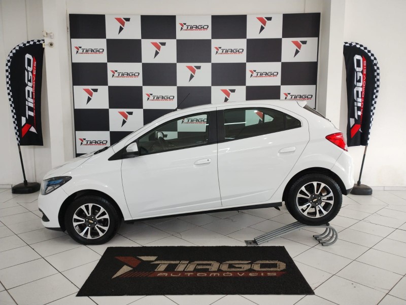 CHEVROLET ONIX 1.4 LTZ AT 2016/2016 TIAGO AUTOMÓVEIS VENÂNCIO AIRES / Carros no Vale