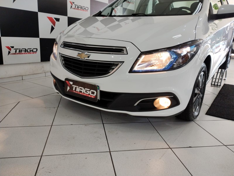 CHEVROLET ONIX 1.4 LTZ AT 2016/2016 TIAGO AUTOMÓVEIS VENÂNCIO AIRES / Carros no Vale