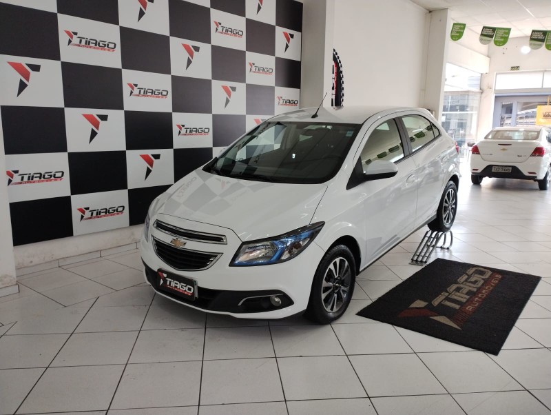 CHEVROLET ONIX 1.4 LTZ AT 2016/2016 TIAGO AUTOMÓVEIS VENÂNCIO AIRES / Carros no Vale