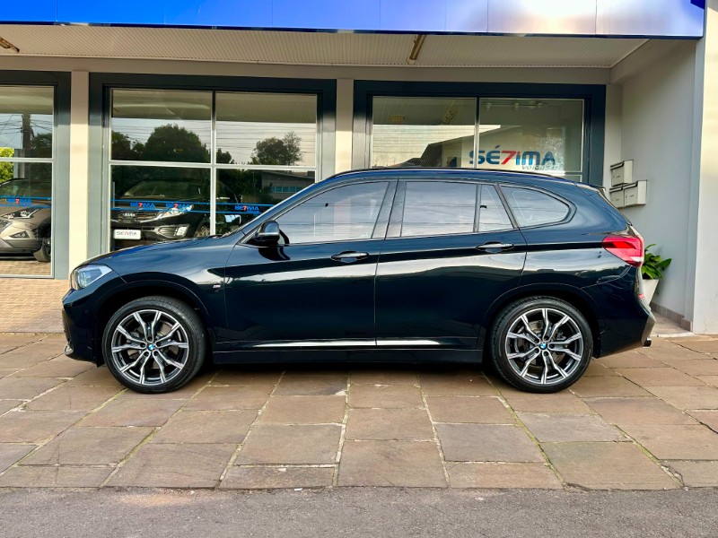 BMW X1 2.0 16V TURBO ACTIVEFLEX SDRIVE20I M SPORT 25 ANOS 4P AUTOMÁTICO 2020/2021 SÉTIMA VEÍCULOS GUAPORÉ / Carros no Vale