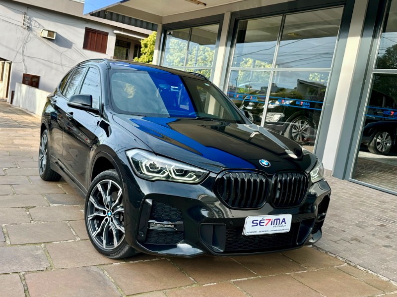 BMW X1 2.0 16V TURBO ACTIVEFLEX SDRIVE20I M SPORT 25 ANOS 4P AUTOMÁTICO 2020/2021 SÉTIMA VEÍCULOS GUAPORÉ / Carros no Vale