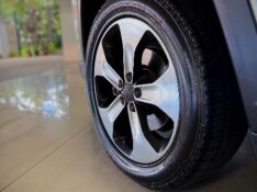 JEEP COMPASS 2.0 16V FLEX LONGITUDE AUTOMÁTICO 2017/2018 MALAGGI VEÍCULOS ENCANTADO / Carros no Vale