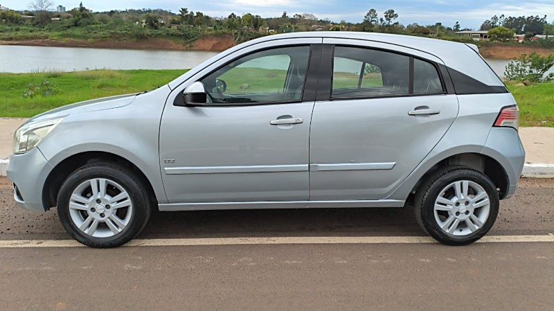 CHEVROLET AGILE 1.4 MPFI LTZ 8V FLEX 4P MANUAL 2011/2011 ADRIANO VEÍCULOS CRUZEIRO DO SUL / Carros no Vale