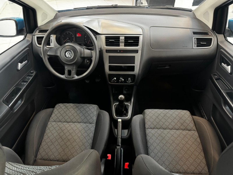 VOLKSWAGEN FOX TRENDLINE 1.6 MI TOTAL 2015/2015 LUCAS AUTOMÓVEIS BOM RETIRO DO SUL / Carros no Vale