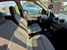 CHEVROLET CELTA SPIRIT/ LT 1.0 MPFI 8V FLEXP. 5P 2015/2015 CRUZEIRO MULTIMARCAS CRUZEIRO DO SUL / Carros no Vale