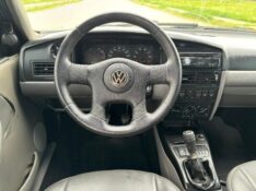 VOLKSWAGEN SANTANA 2.0 8V /2001 RT 811 VEÍCULOS ARROIO DO MEIO / Carros no Vale