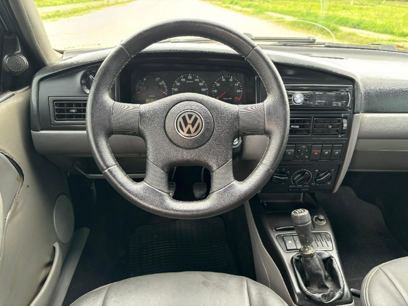 VOLKSWAGEN SANTANA 2.0 8V /2001 RT 811 VEÍCULOS ARROIO DO MEIO / Carros no Vale