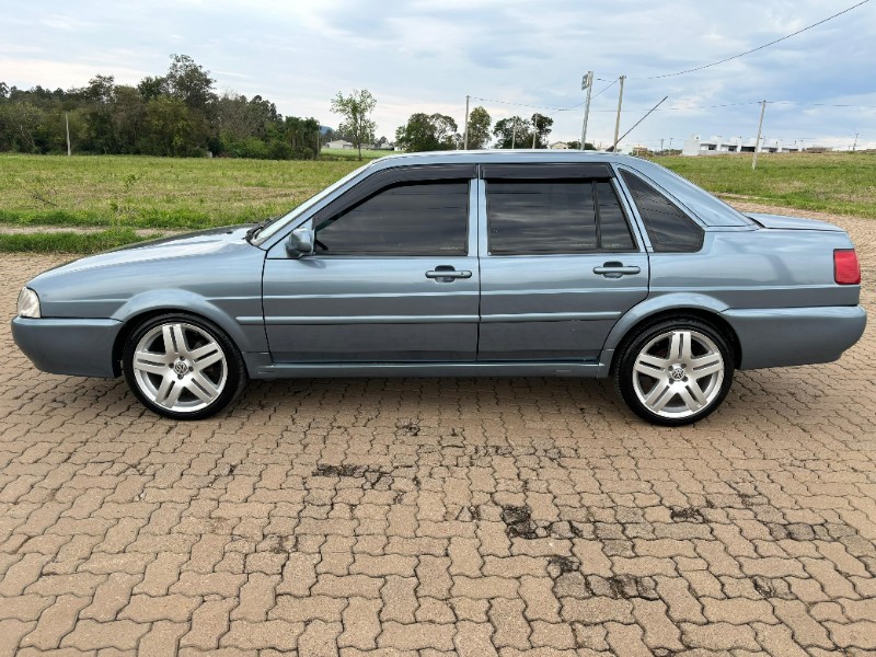 VOLKSWAGEN SANTANA 2.0 8V /2001 RT 811 VEÍCULOS ARROIO DO MEIO / Carros no Vale