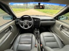 VOLKSWAGEN SANTANA 2.0 8V /2001 RT 811 VEÍCULOS ARROIO DO MEIO / Carros no Vale