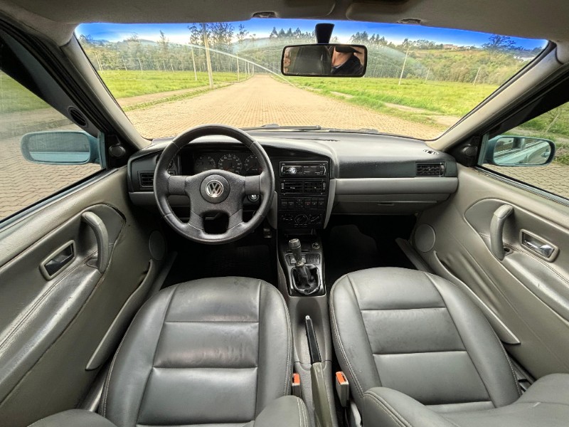 VOLKSWAGEN SANTANA 2.0 8V /2001 RT 811 VEÍCULOS ARROIO DO MEIO / Carros no Vale