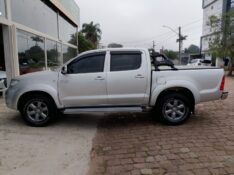 TOYOTA HILUX CABINE DUPLA HILUX CD SR 4X2 2.7 16V/2.7 FLEX AUT. /2010 CHIMA VEÍCULOS VENÂNCIO AIRES / Carros no Vale