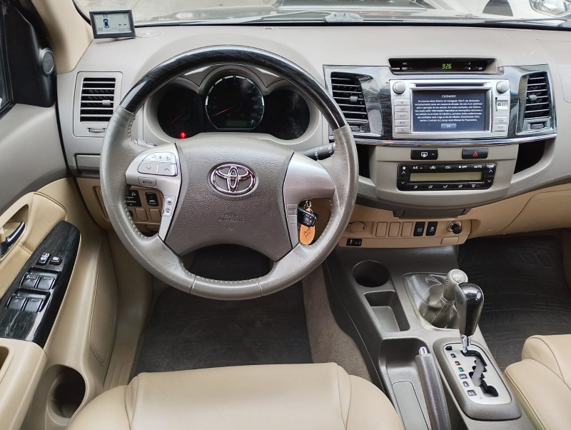 TOYOTA HILUX SW4 SRV 3.0 4X4 - 2013