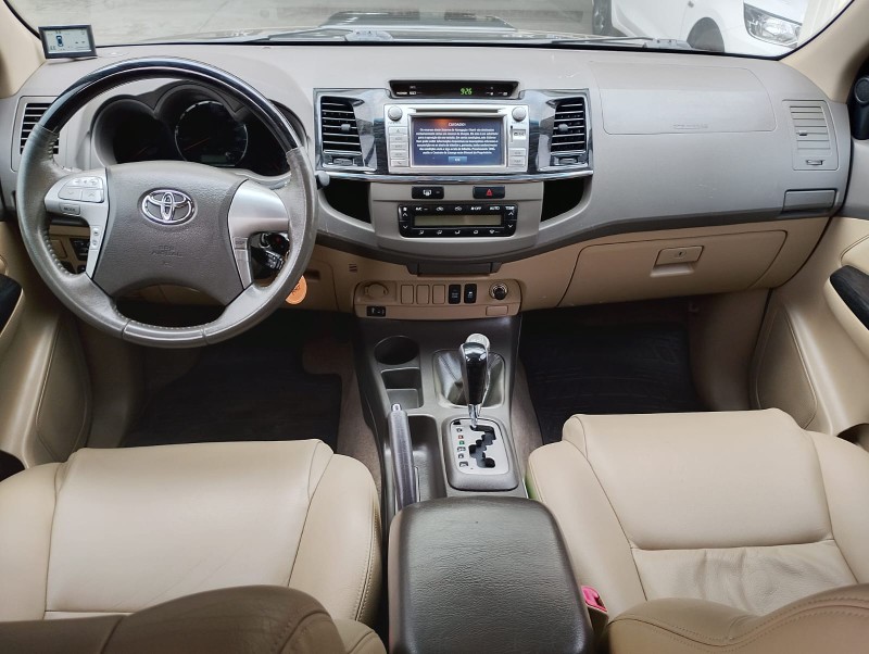 TOYOTA HILUX SW4 SRV 3.0 4X4 - 2013