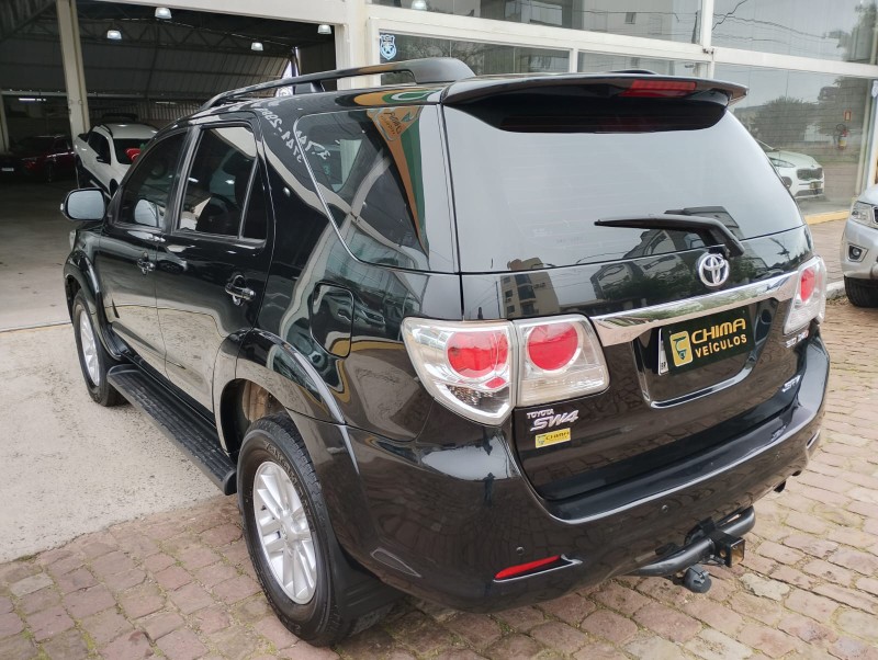 TOYOTA HILUX SW4 SRV 3.0 4X4 - 2013