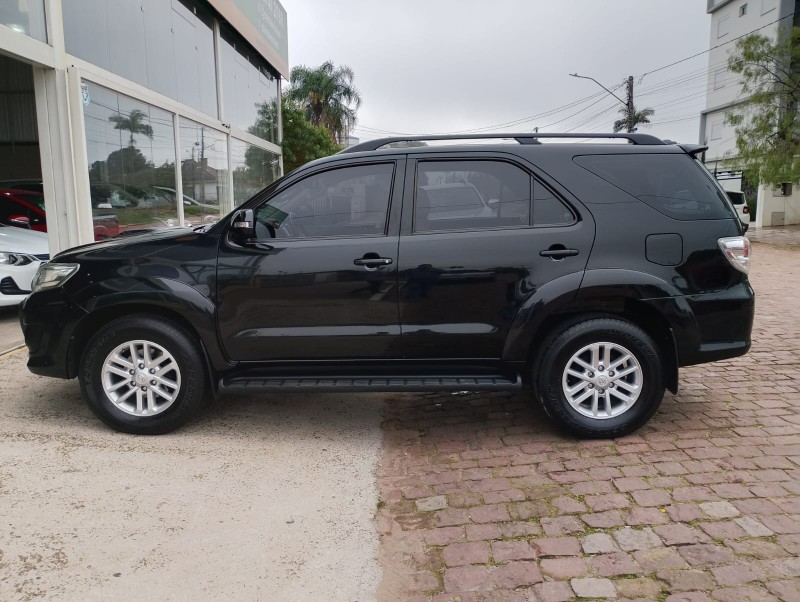TOYOTA HILUX SW4 SRV 3.0 4X4 - 2013