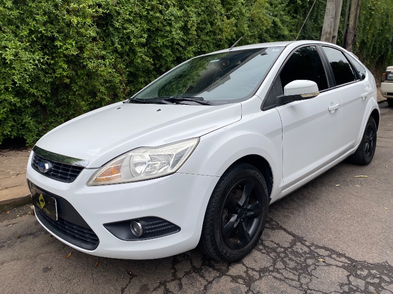 FORD FOCUS 1.6 8V FLEX 4P MANUAL 2011/2012 ESTAÇÃO DO CARRO ESTRELA / Carros no Vale