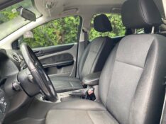 FORD FOCUS 1.6 8V FLEX 4P MANUAL 2011/2012 ESTAÇÃO DO CARRO ESTRELA / Carros no Vale