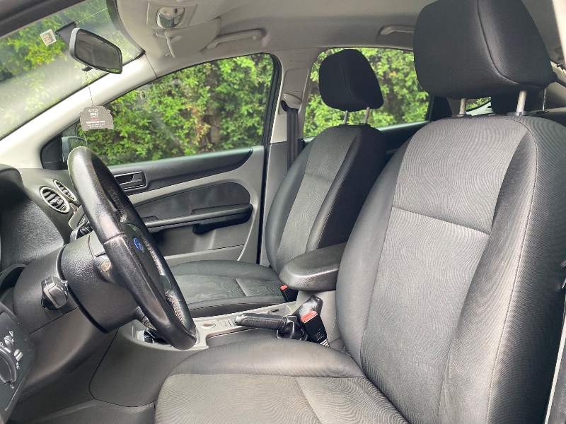 FORD FOCUS 1.6 8V FLEX 4P MANUAL 2011/2012 ESTAÇÃO DO CARRO ESTRELA / Carros no Vale