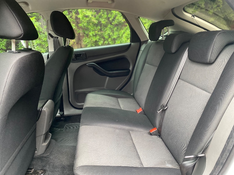 FORD FOCUS 1.6 8V FLEX 4P MANUAL 2011/2012 ESTAÇÃO DO CARRO ESTRELA / Carros no Vale