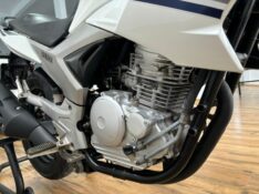 YAMAHA FAZER 250 /2014 RT 811 VEÍCULOS ARROIO DO MEIO / Carros no Vale
