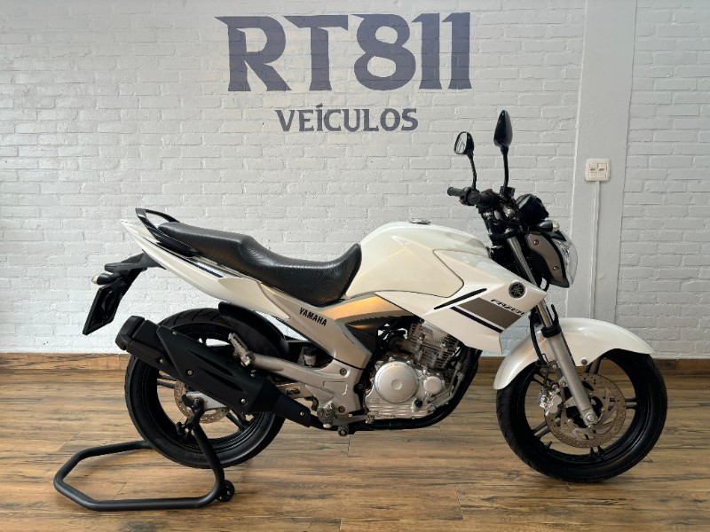 YAMAHA FAZER 250 /2014 RT 811 VEÍCULOS ARROIO DO MEIO / Carros no Vale