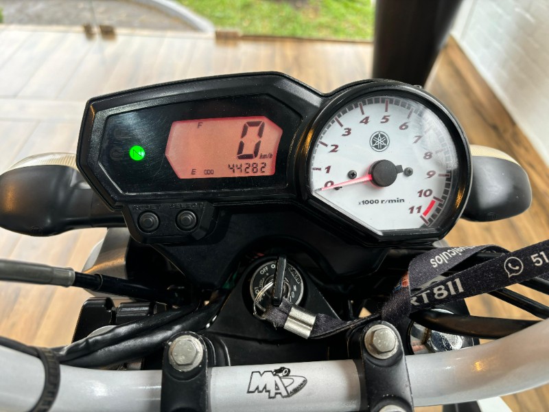 YAMAHA FAZER 250 /2014 RT 811 VEÍCULOS ARROIO DO MEIO / Carros no Vale