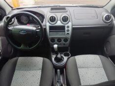 FORD FIESTA 1.0 2014/2014 ALTERNATIVA VEÍCULOS LAJEADO / Carros no Vale