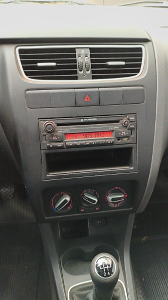 VOLKSWAGEN FOX 1.0 GII TREND 2010/2010 ADRIANO VEÍCULOS CRUZEIRO DO SUL / Carros no Vale