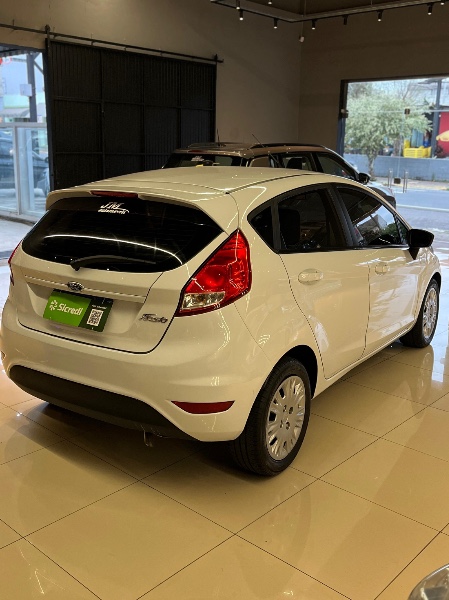 FORD FIESTA 1.5 16V FLEX MEC. 5P 2014/2015 JM AUTOMÓVEIS VENÂNCIO AIRES / Carros no Vale