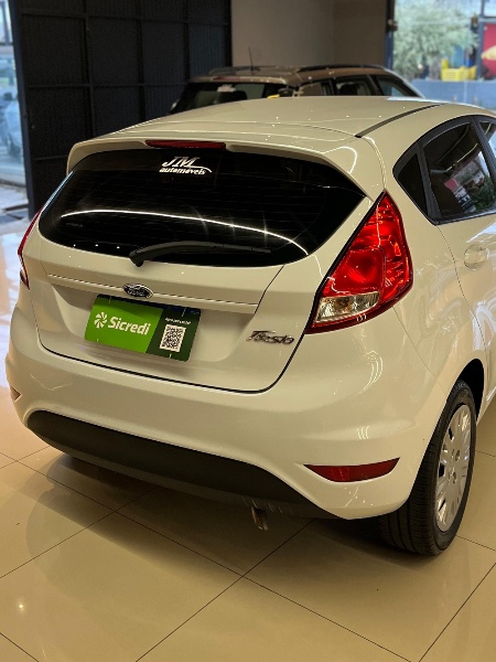 FORD FIESTA 1.5 16V FLEX MEC. 5P 2014/2015 JM AUTOMÓVEIS VENÂNCIO AIRES / Carros no Vale