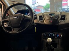 FORD FIESTA 1.5 16V FLEX MEC. 5P 2014/2015 JM AUTOMÓVEIS VENÂNCIO AIRES / Carros no Vale