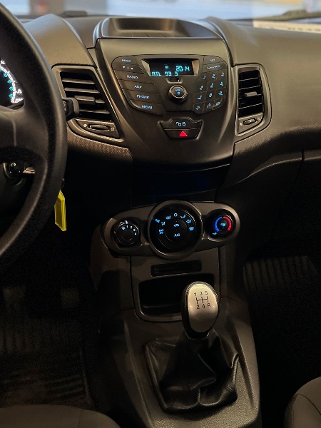 FORD FIESTA 1.5 16V FLEX MEC. 5P 2014/2015 JM AUTOMÓVEIS VENÂNCIO AIRES / Carros no Vale