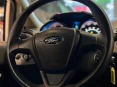 FORD FIESTA 1.5 16V FLEX MEC. 5P 2014/2015 JM AUTOMÓVEIS VENÂNCIO AIRES / Carros no Vale